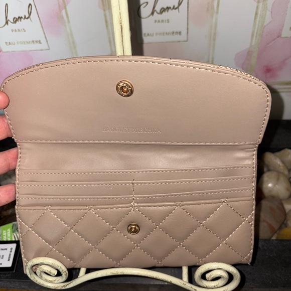 Badgley Mischka Quilted Caed Wallet - Picture 4 of 6